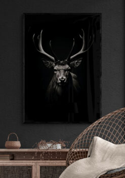 poster hert met houten lijst woonkamer