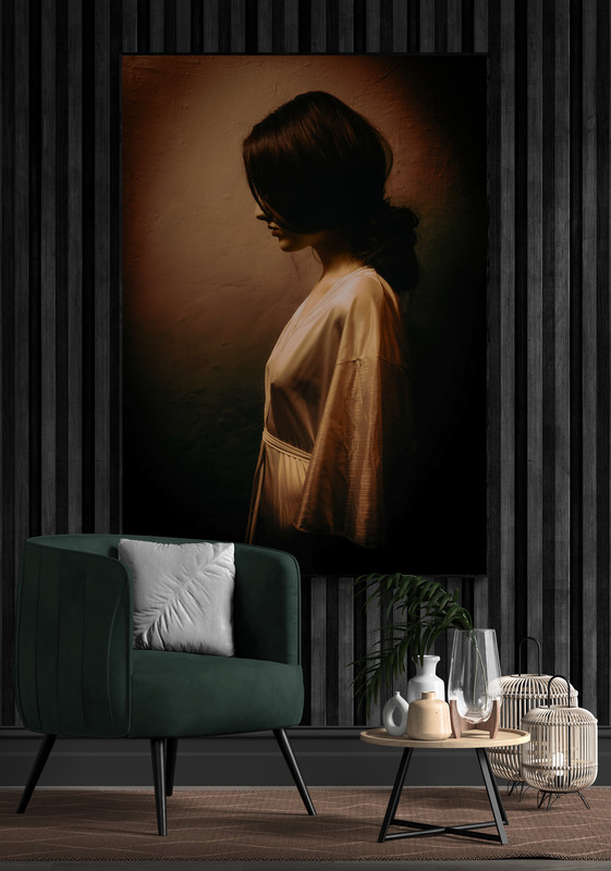 vrouw in schaduw poster met houten lijst studeerkamer