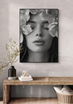 vrouw met bloemen poster in houten lijst woonkamer