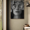 vrouw met bloemen poster 50x70cm huiskamer