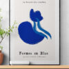 blauwe vormen poster in houten lijst huiskamer