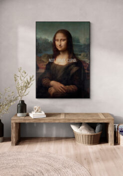 cupid poster in houten lijst woonkamer